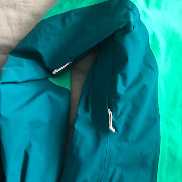North Face Wind Breaker - Picture 4 of 7